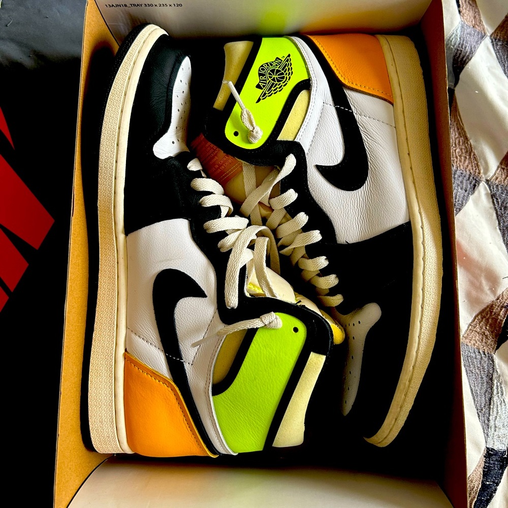 Used Jordan 1 Volt size 11.5